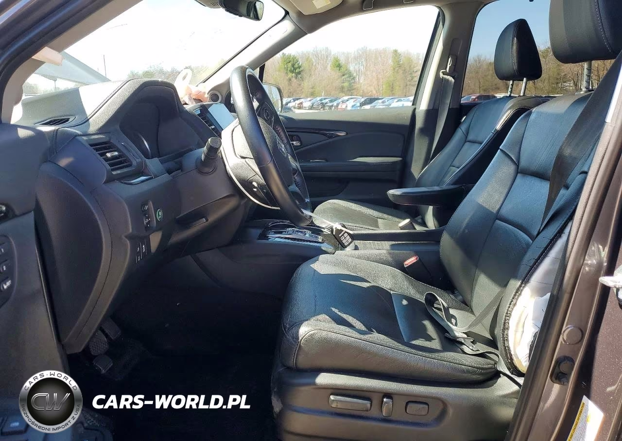2019 Honda Pilot Touring VIN:5FNYF6H66KB010775 - 7