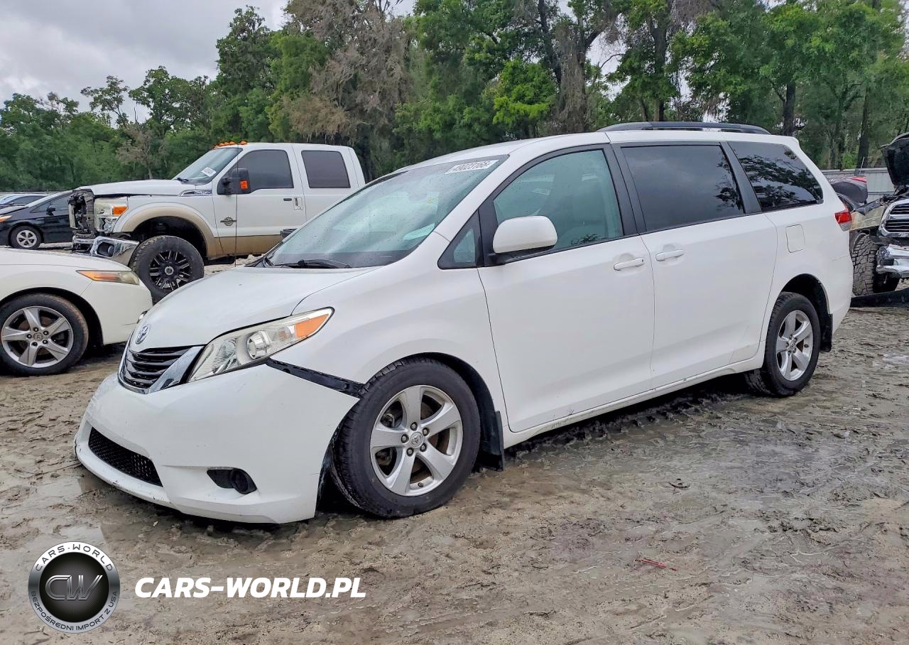 2012 Toyota Sienna Le 8-Passenger