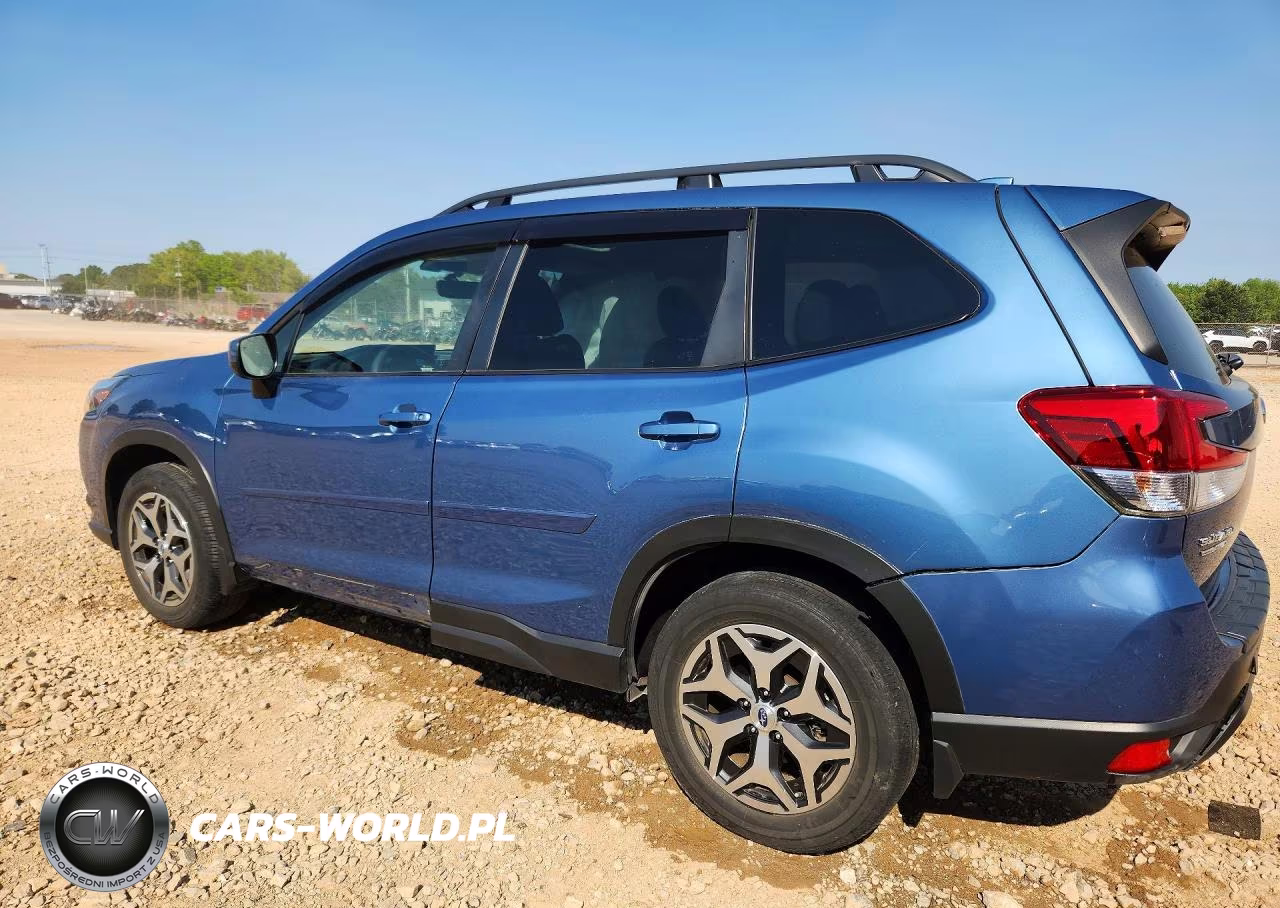 2022 Subaru Forester Premium VIN:JF2SKAEC8NH513020 - 2
