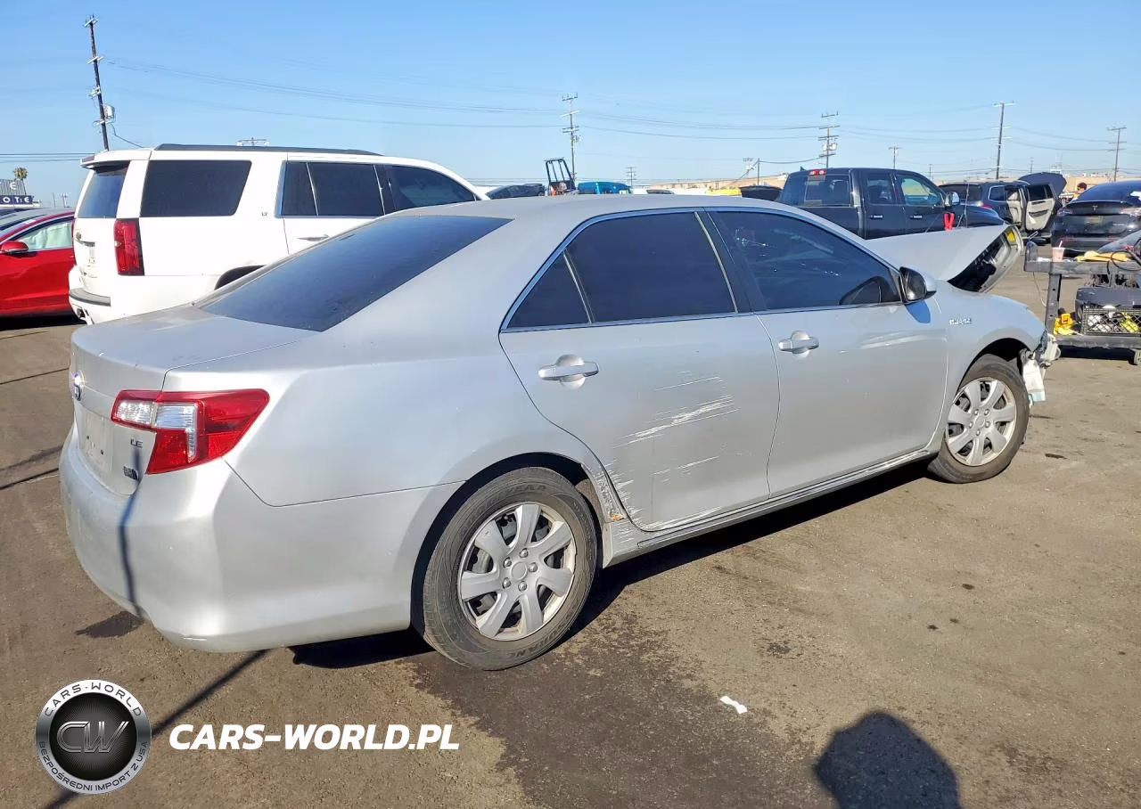 2014 Toyota Camry Hybrid Le VIN:4T1BD1FK5EU120786 - 3