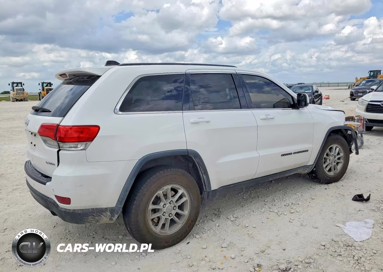 2018 Jeep Grand Cherokee Laredo VIN:1C4RJEAG5JC339107 - 3