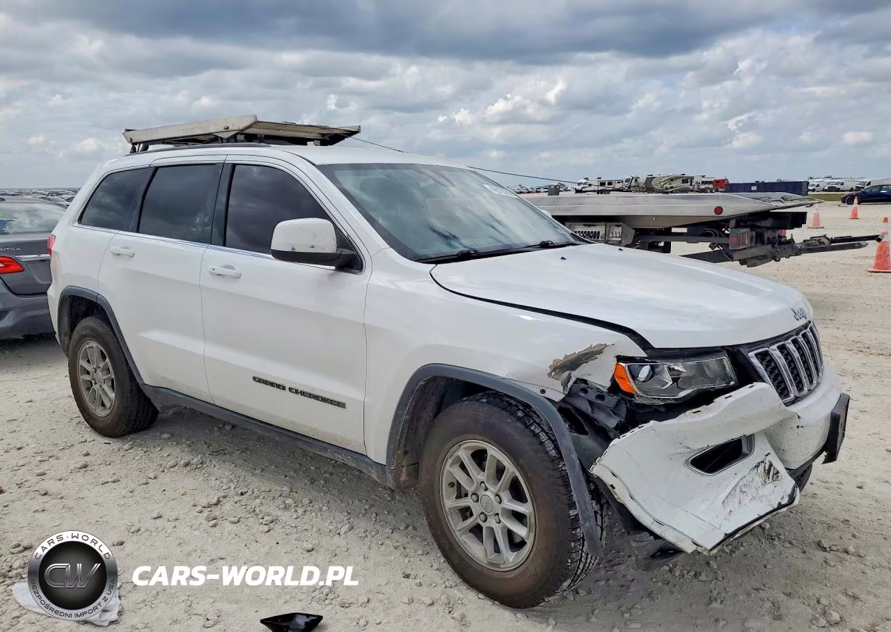 2018 Jeep Grand Cherokee Laredo VIN:1C4RJEAG5JC339107 - 4