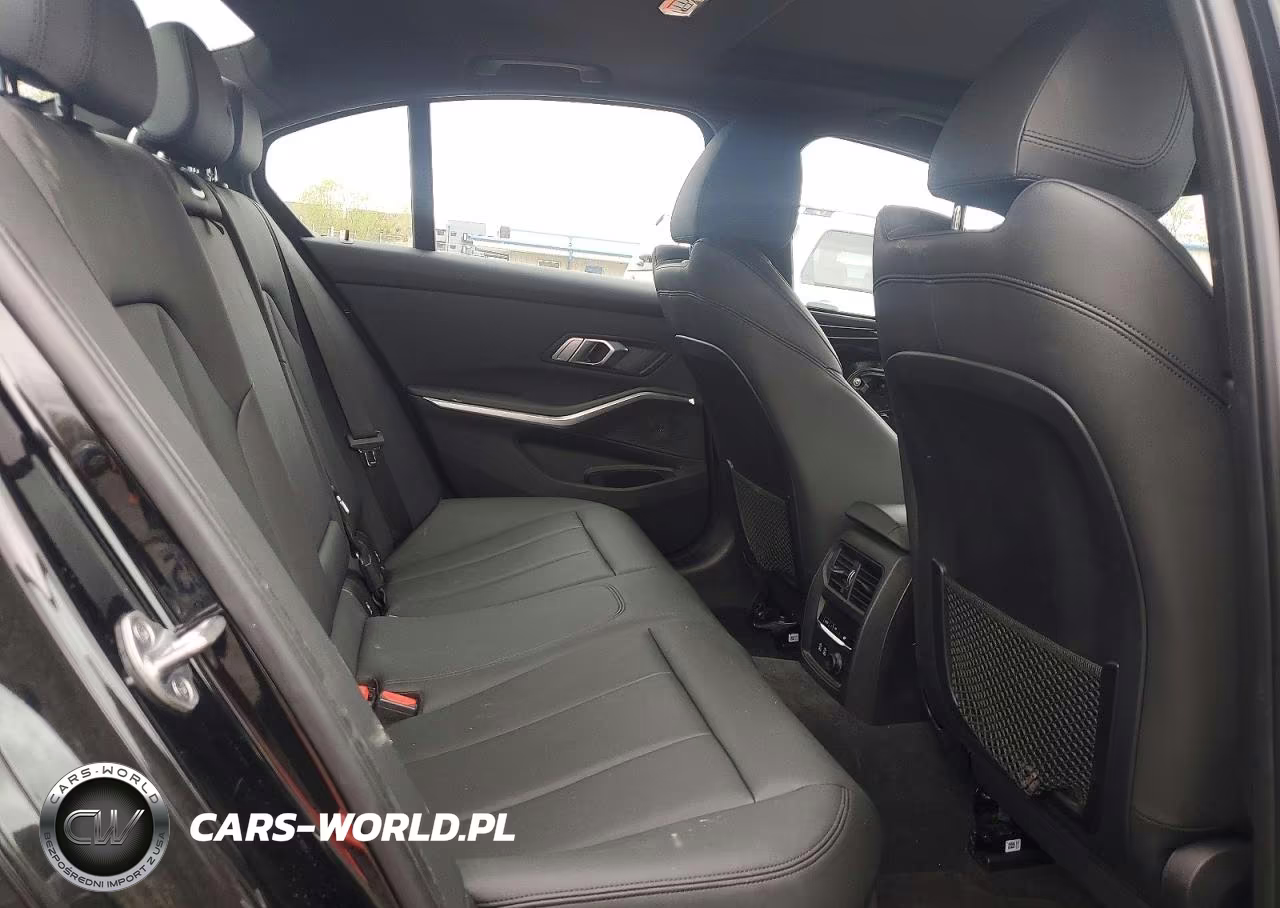 2019 BMW 330Xi VIN:WBA5R7C5XKAJ81677 - 10