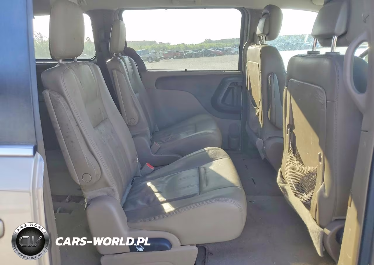 2016 Chrysler Town & Country Touring VIN:2C4RC1BG2GR287243 - 11