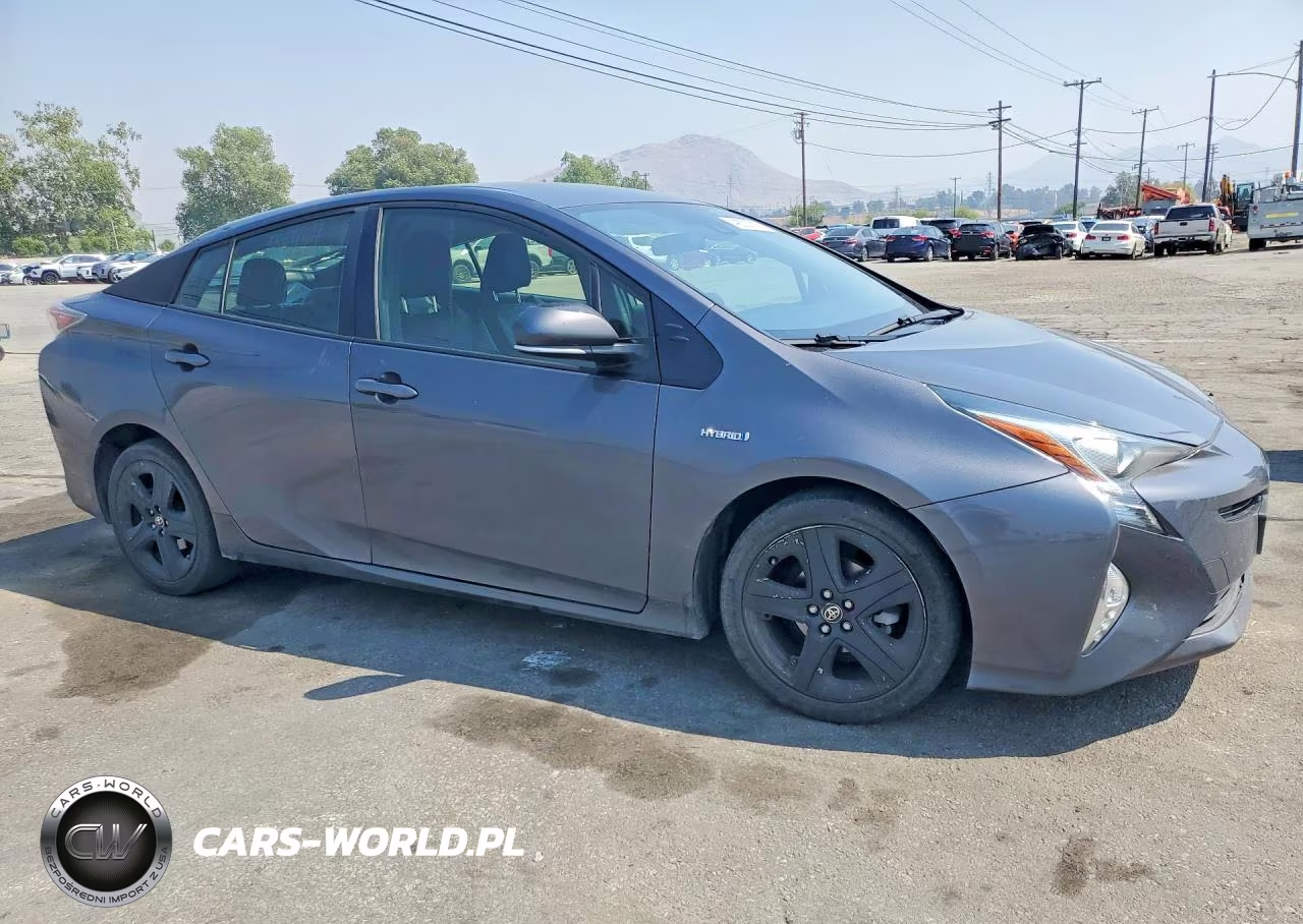 2016 Toyota Prius Three Touring VIN:JTDKARFU9G3016100 - 4