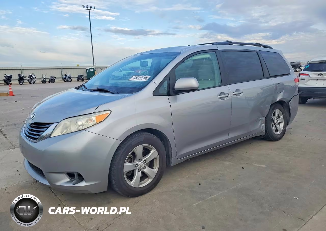 2012 Toyota Sienna Le 8-Passenger