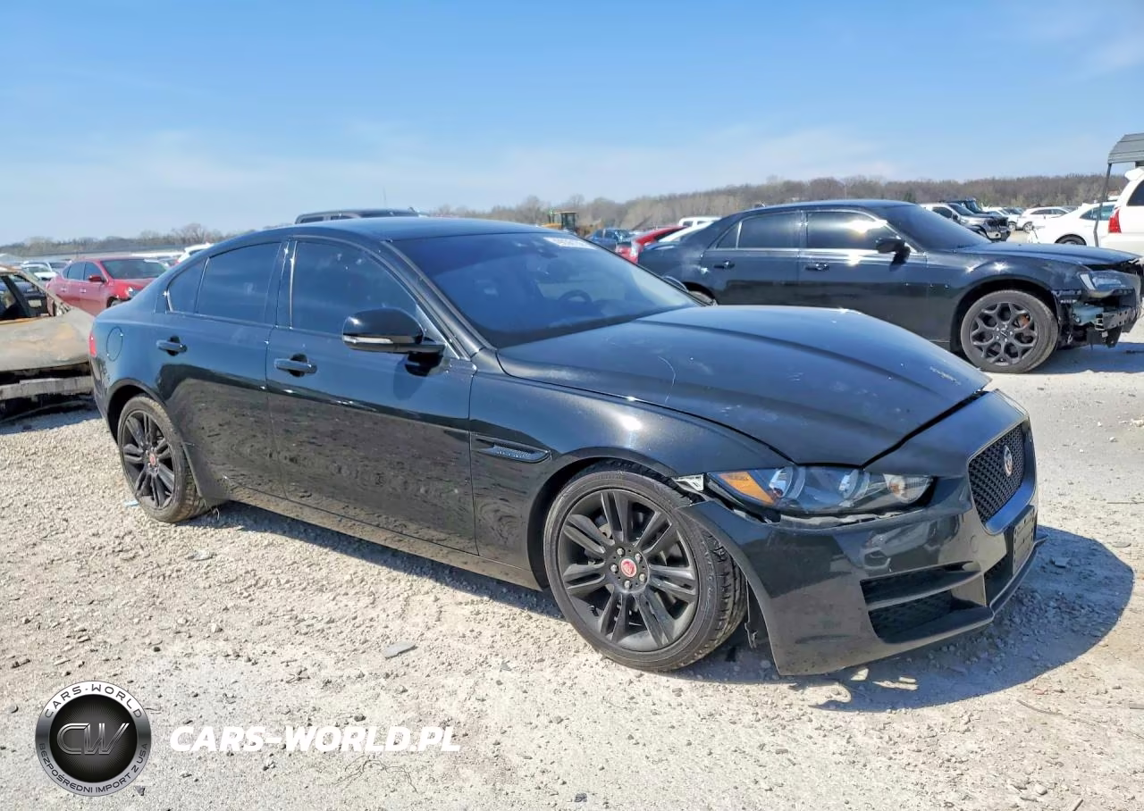 2017 Jaguar Xe Prestige VIN:SAJAE4BG9HA946824 - 4