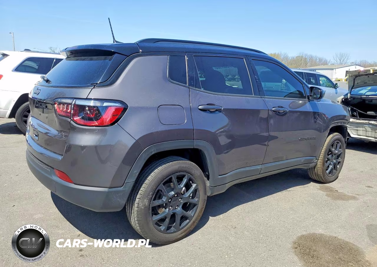 2024 Jeep Compass Latitude VIN:3C4NJDBN1RT121350 - 3
