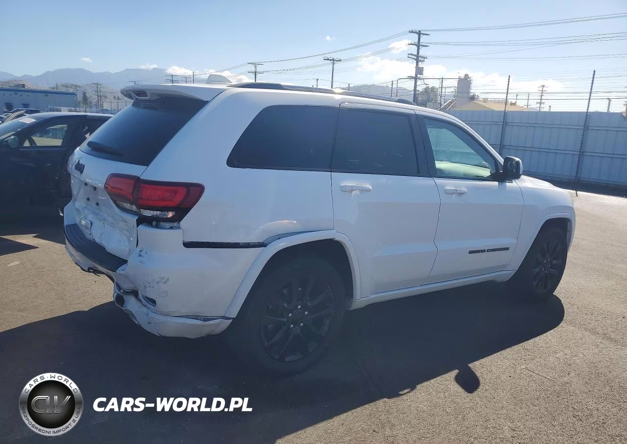 2017 Jeep Grand Cherokee Laredo VIN:1C4RJEAG5HC823045 - 3