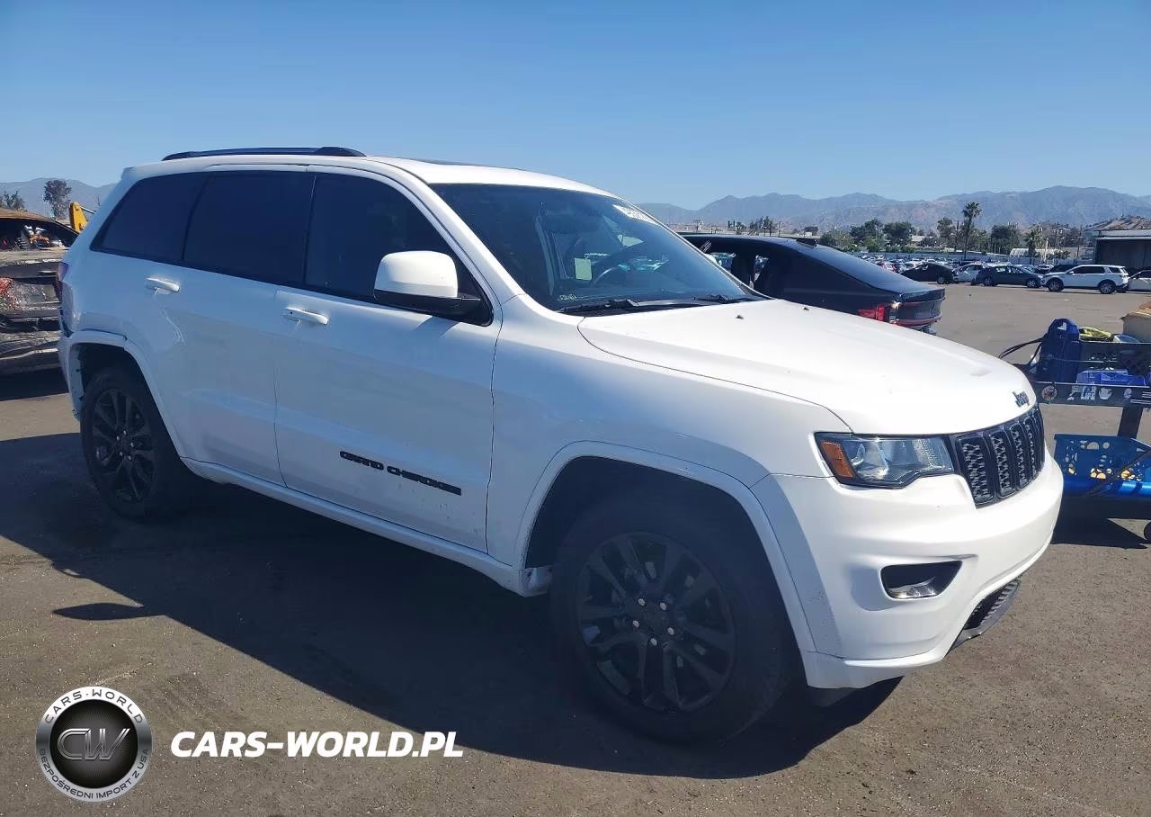 2017 Jeep Grand Cherokee Laredo VIN:1C4RJEAG5HC823045 - 4