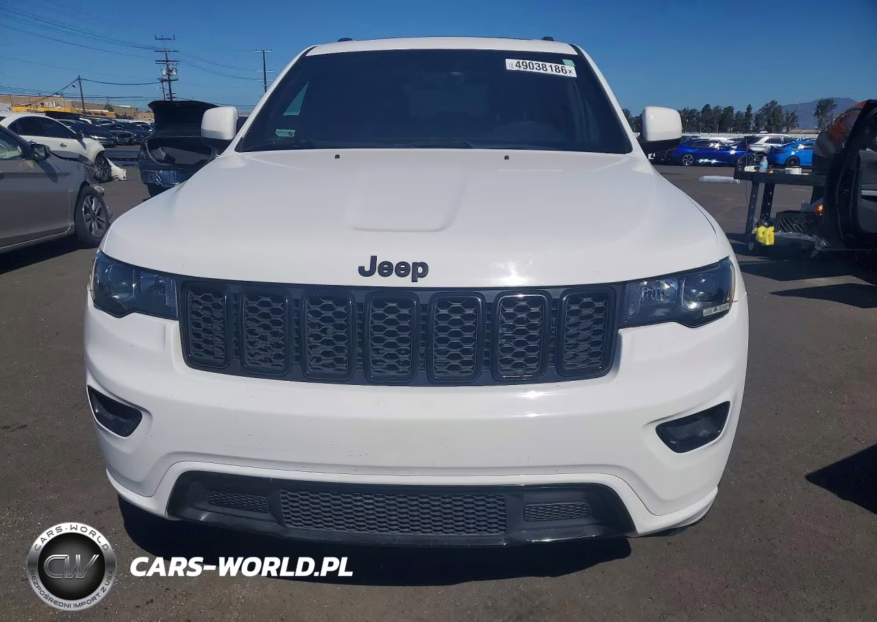 2017 Jeep Grand Cherokee Laredo VIN:1C4RJEAG5HC823045 - 5