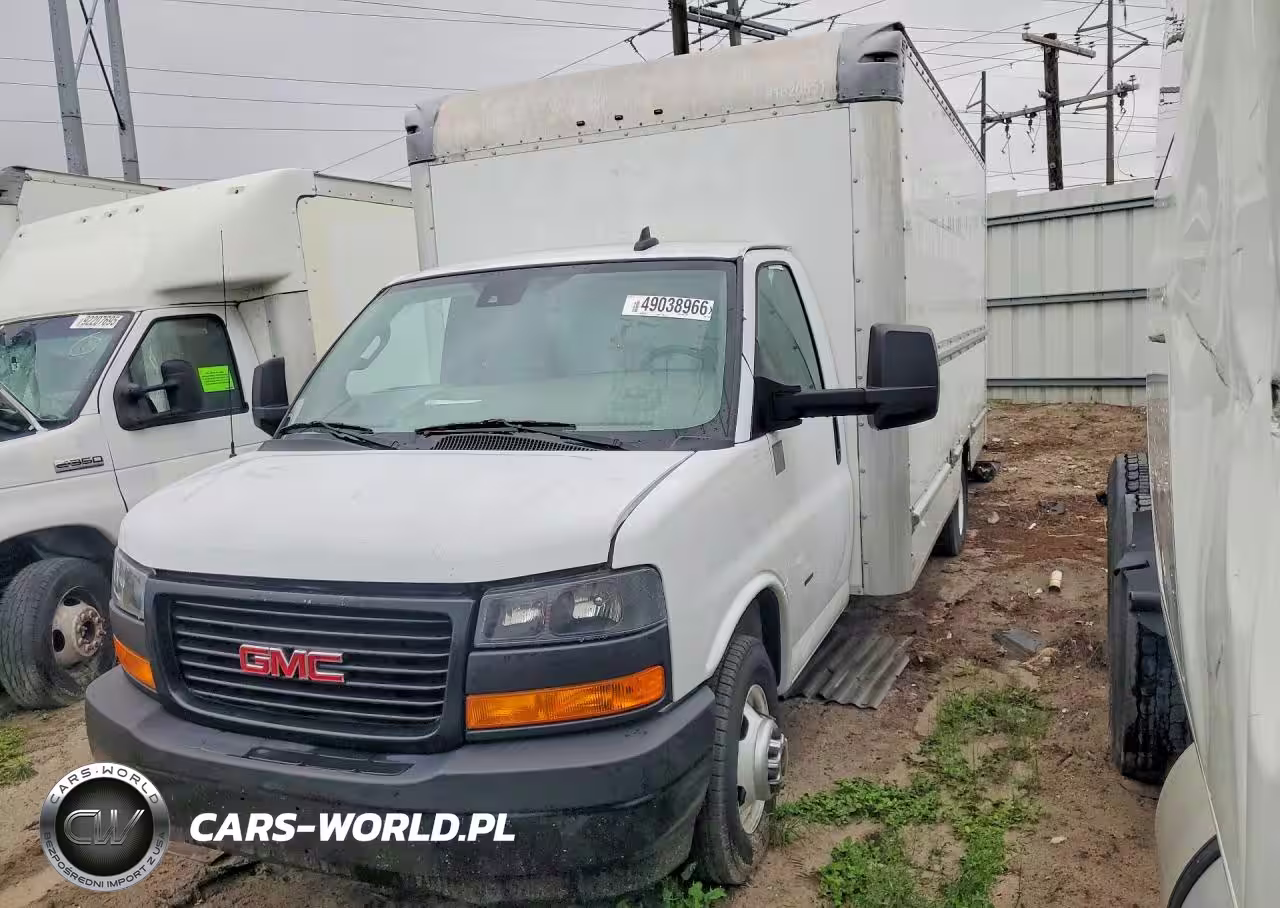 2022 GMC Savana Box Truck