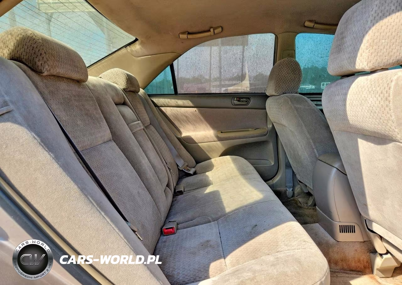 2002 Toyota Camry Le VIN:4T1BE32K32U035939 - 10