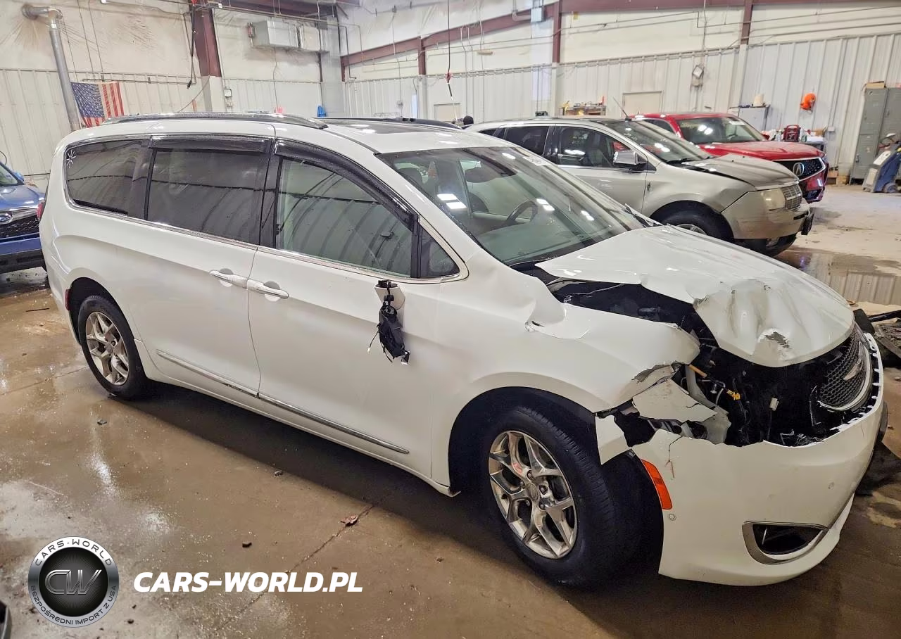 2017 Chrysler Pacifica Limited VIN:2C4RC1GG0HR734730 - 4