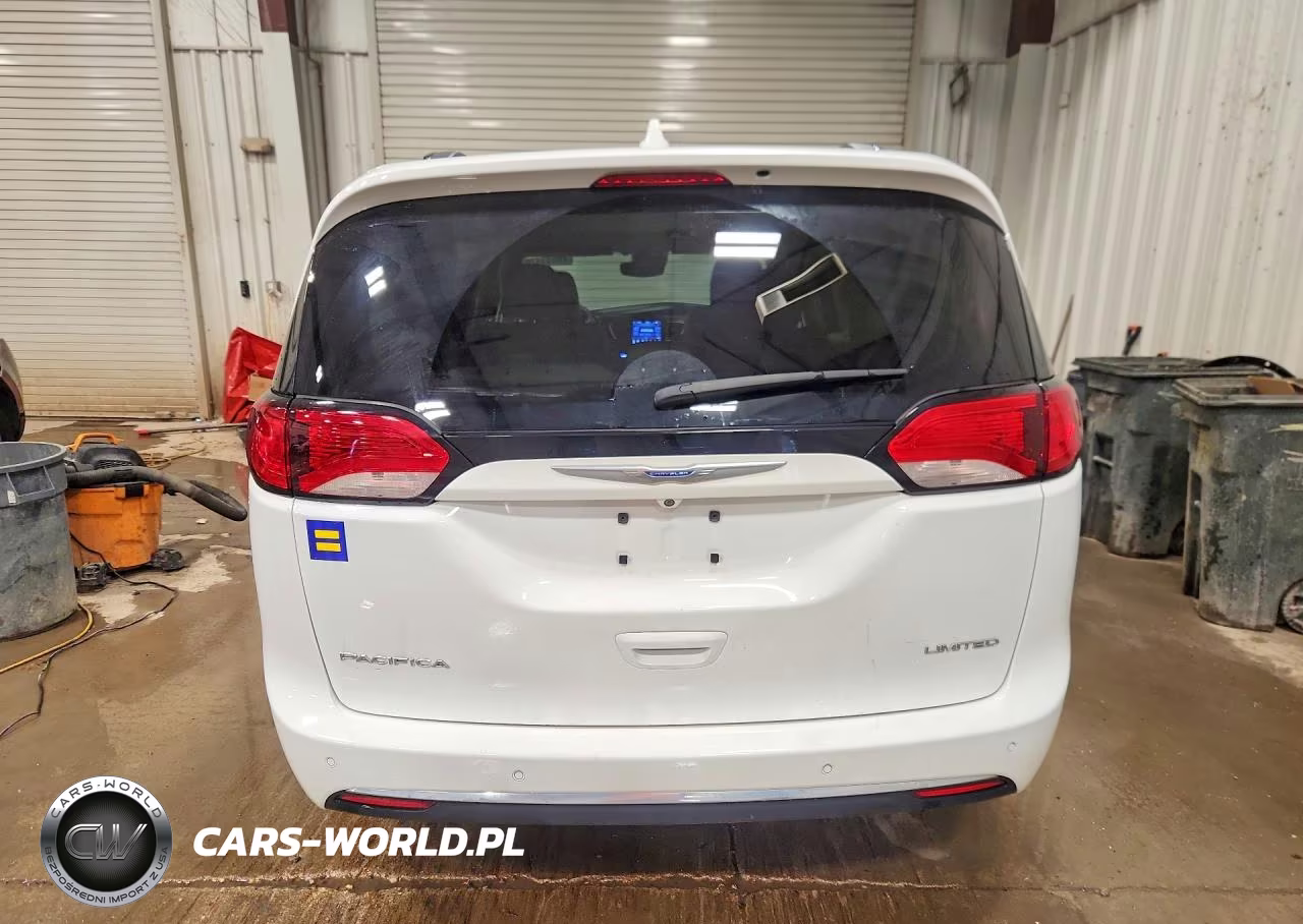 2017 Chrysler Pacifica Limited VIN:2C4RC1GG0HR734730 - 6