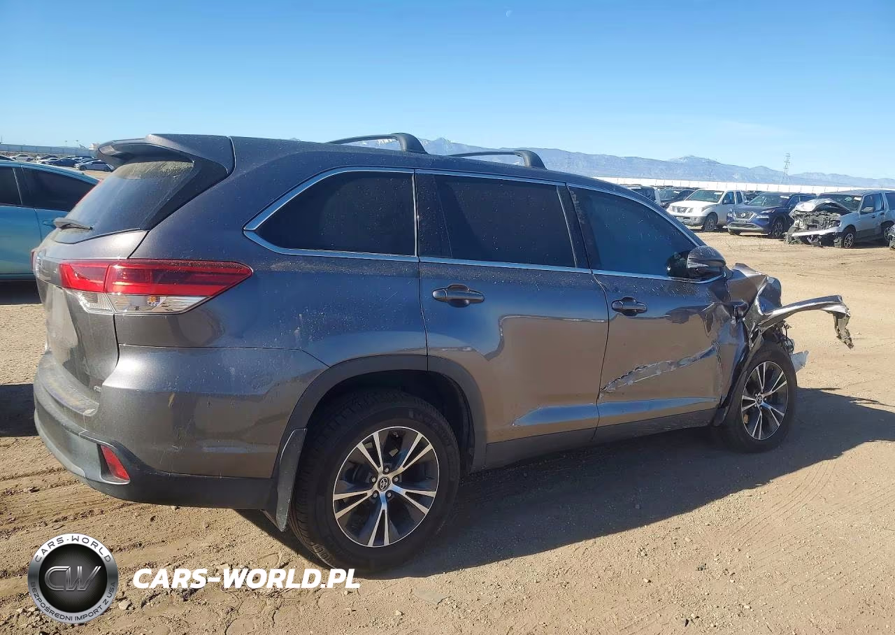 2019 Toyota Highlander Xle VIN:5TDBZRFH1KS963554 - 3