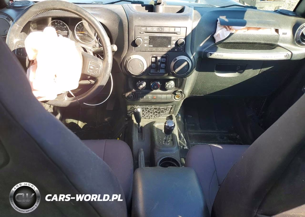 2016 Jeep Wrangler Sport VIN:1C4BJWDG4GL104841 - 8