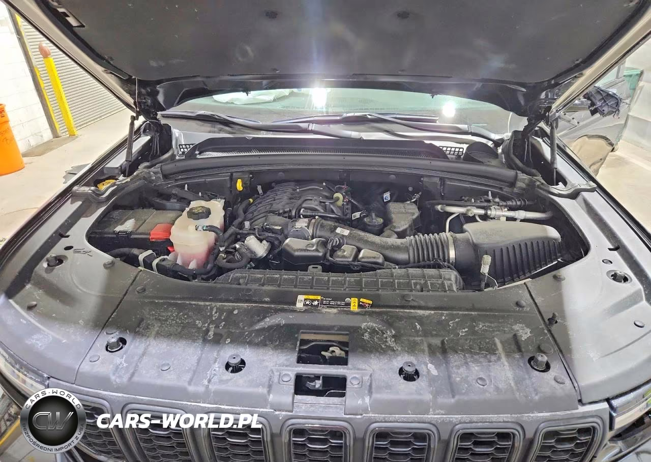 2025 Jeep Grand Cherokee Laredo VIN:1C4RJHAG8SC276569 - 12
