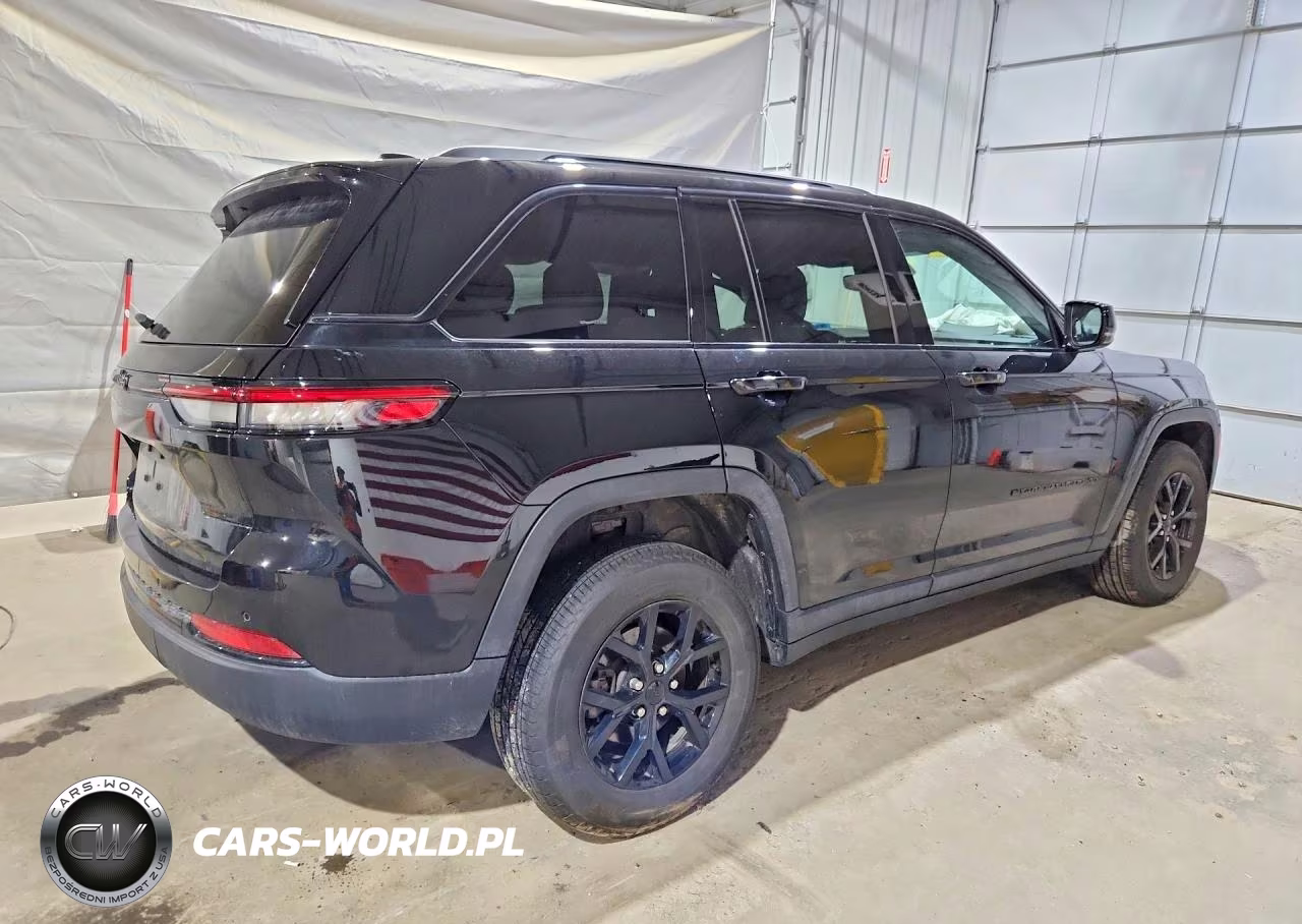 2025 Jeep Grand Cherokee Laredo VIN:1C4RJHAG8SC276569 - 3