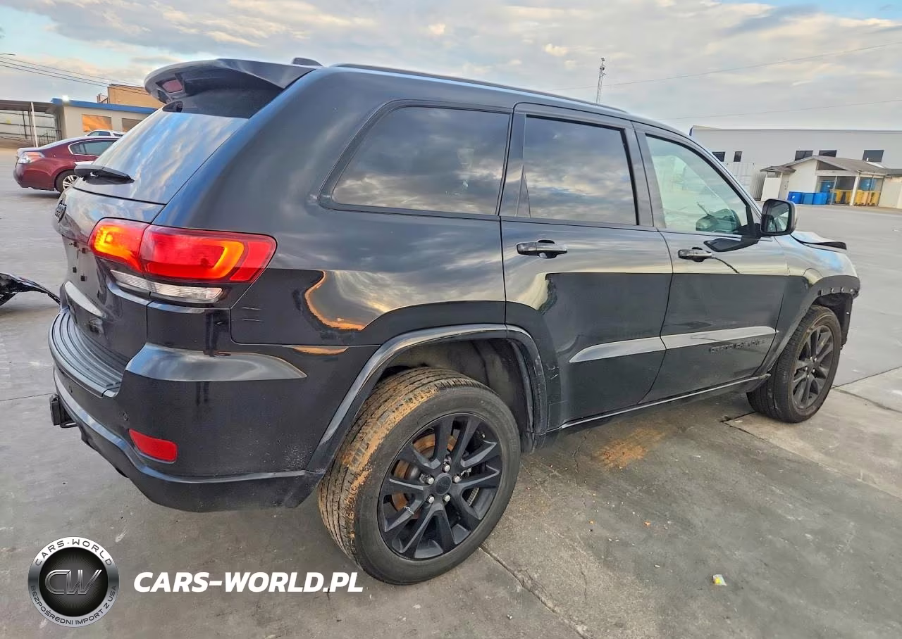 2021 Jeep Grand Cherokee Laredo VIN:1C4RJFAG4MC758124 - 3