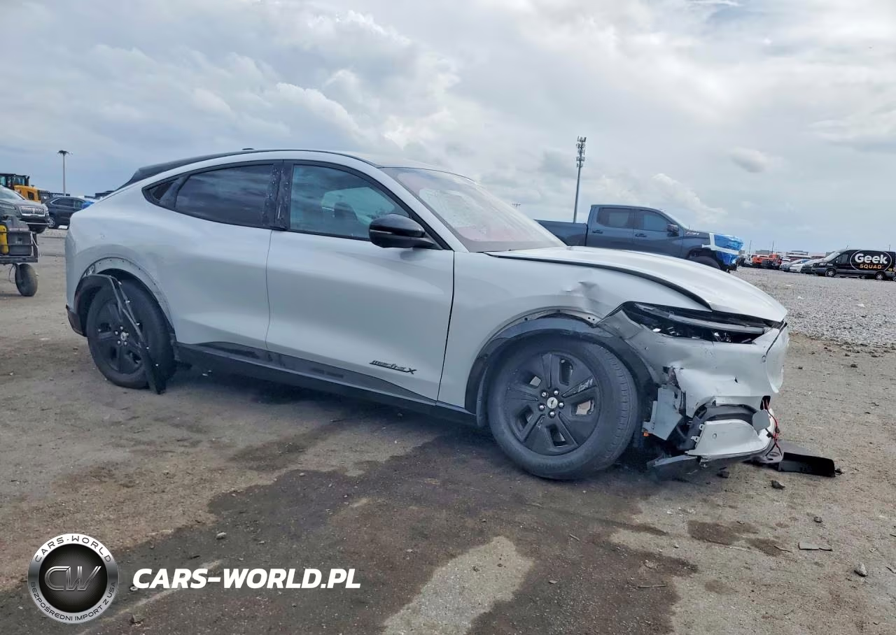 2022 Ford Mustang Mach-E California Route 1 VIN:3FMTK2R71NMA27145 - 4