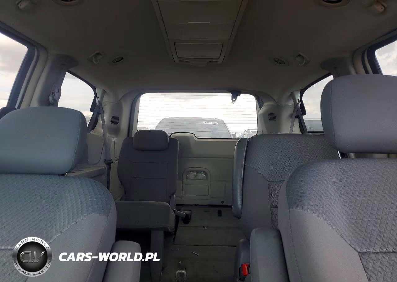 2010 Chrysler Town & Country Touring VIN:2A4RR5D18AR266090 - 10