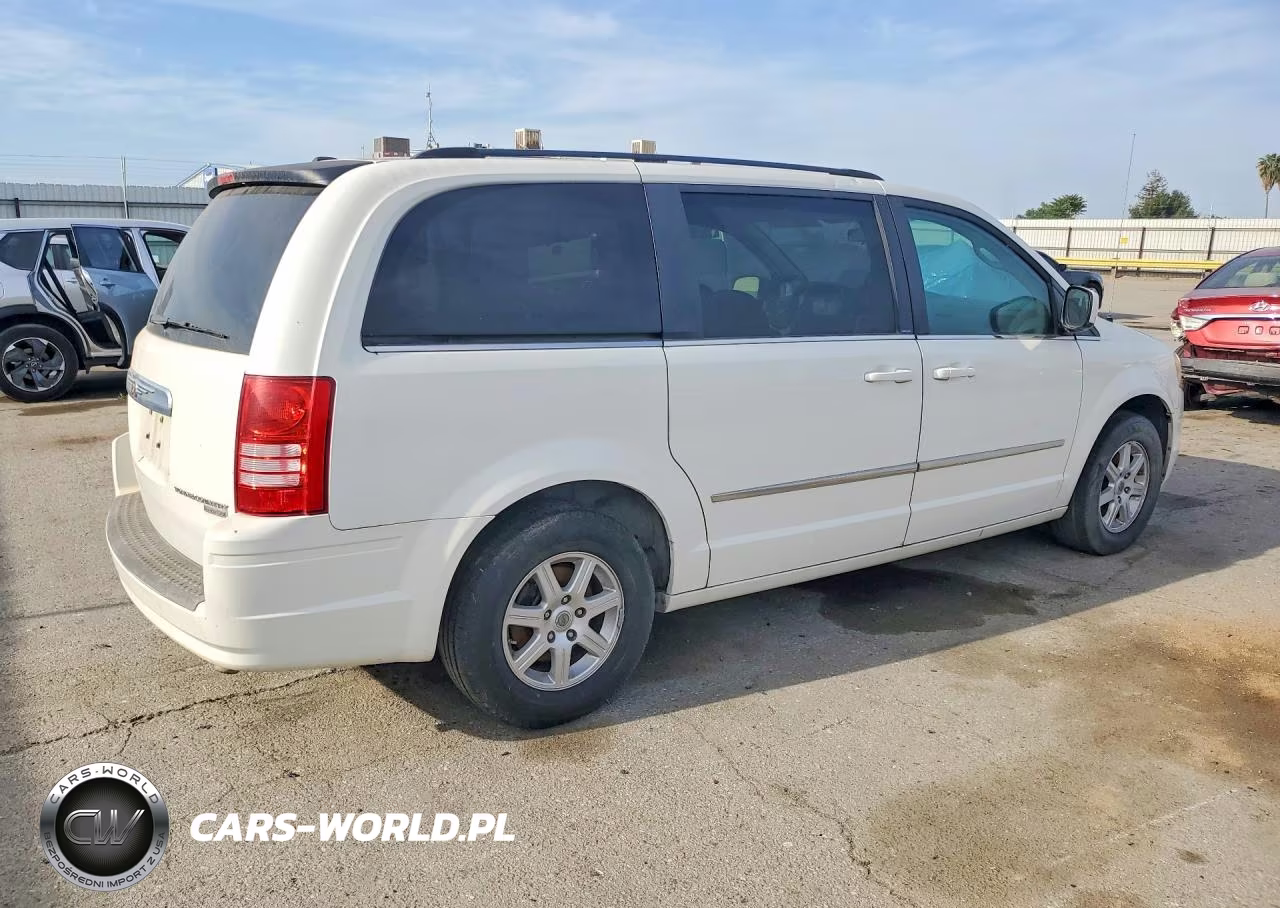 2010 Chrysler Town & Country Touring VIN:2A4RR5D18AR266090 - 3