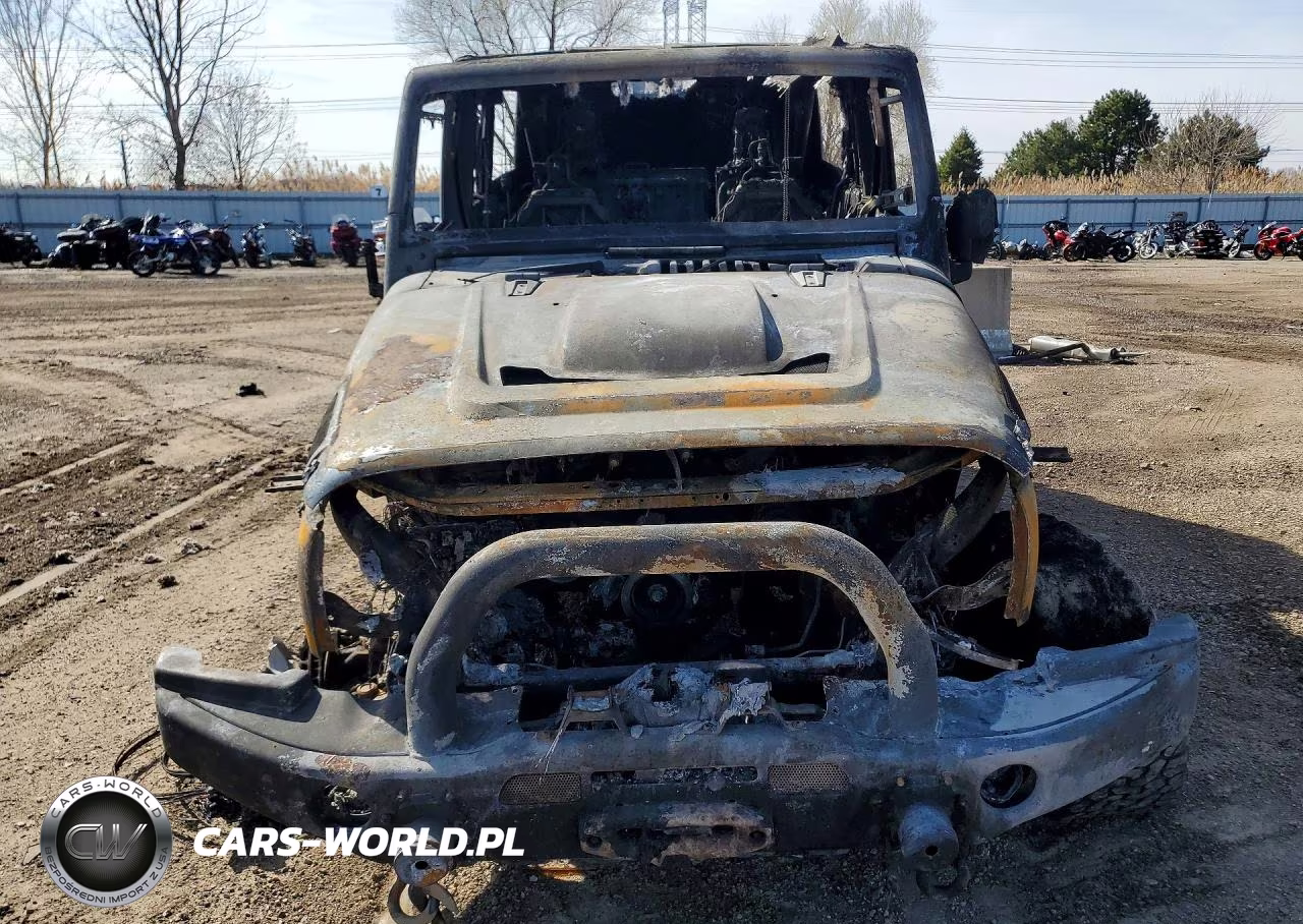 2015 Jeep Wrangler Unlimited Rubicon VIN:1C4BJWFG8FL656306 - 5