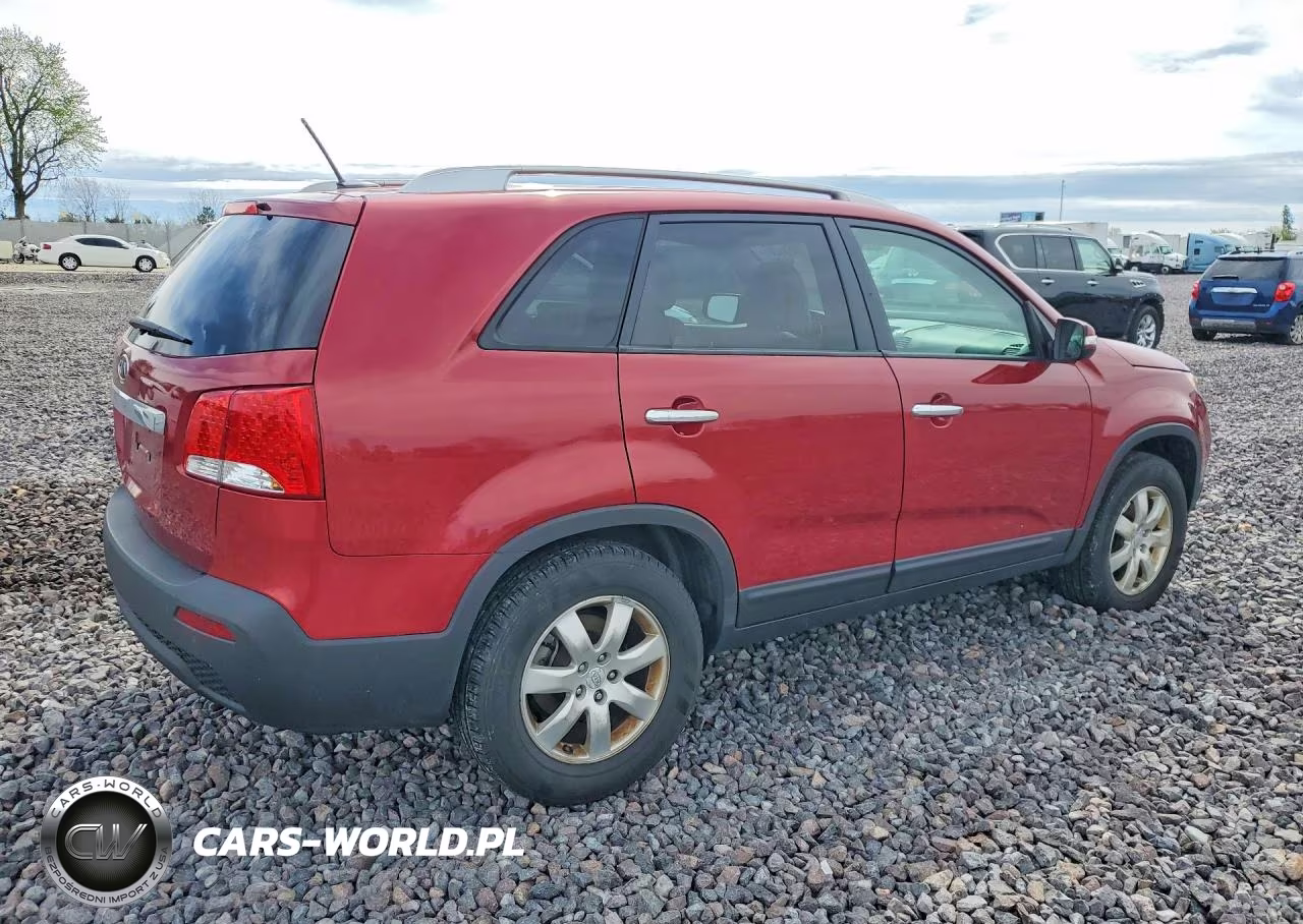 2011 Kia Sorento VIN:5XYKT4A16BG005490 - 3