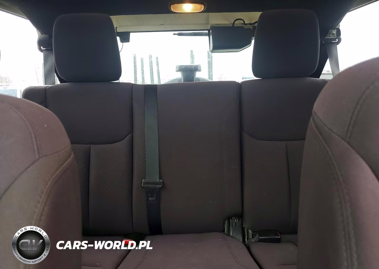 2014 Jeep Wrangler Unlimited Sport VIN:1C4BJWDGXEL202110 - 10