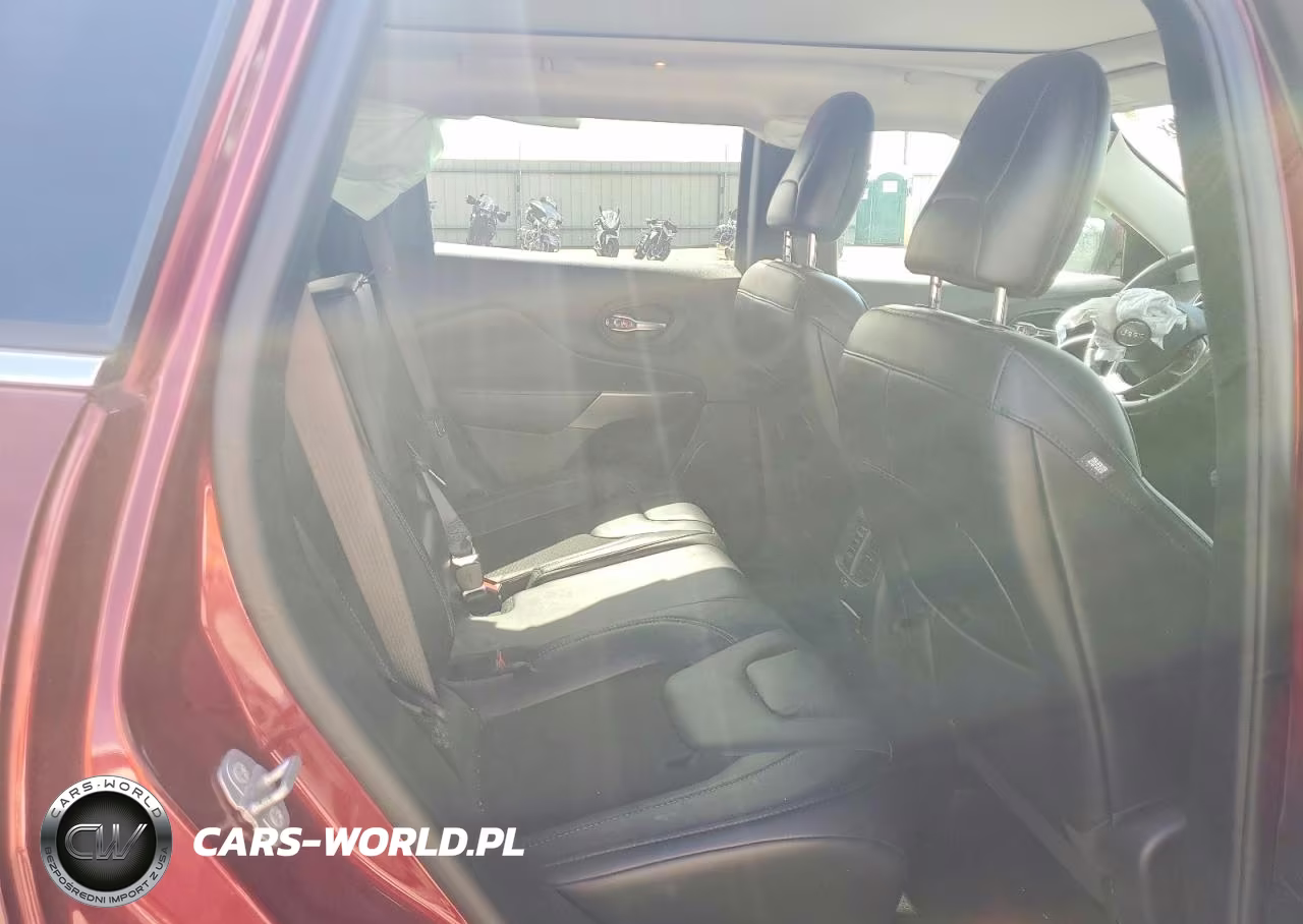 2020 Jeep Cherokee Latitude Plus VIN:1C4PJLLB7LD573727 - 10