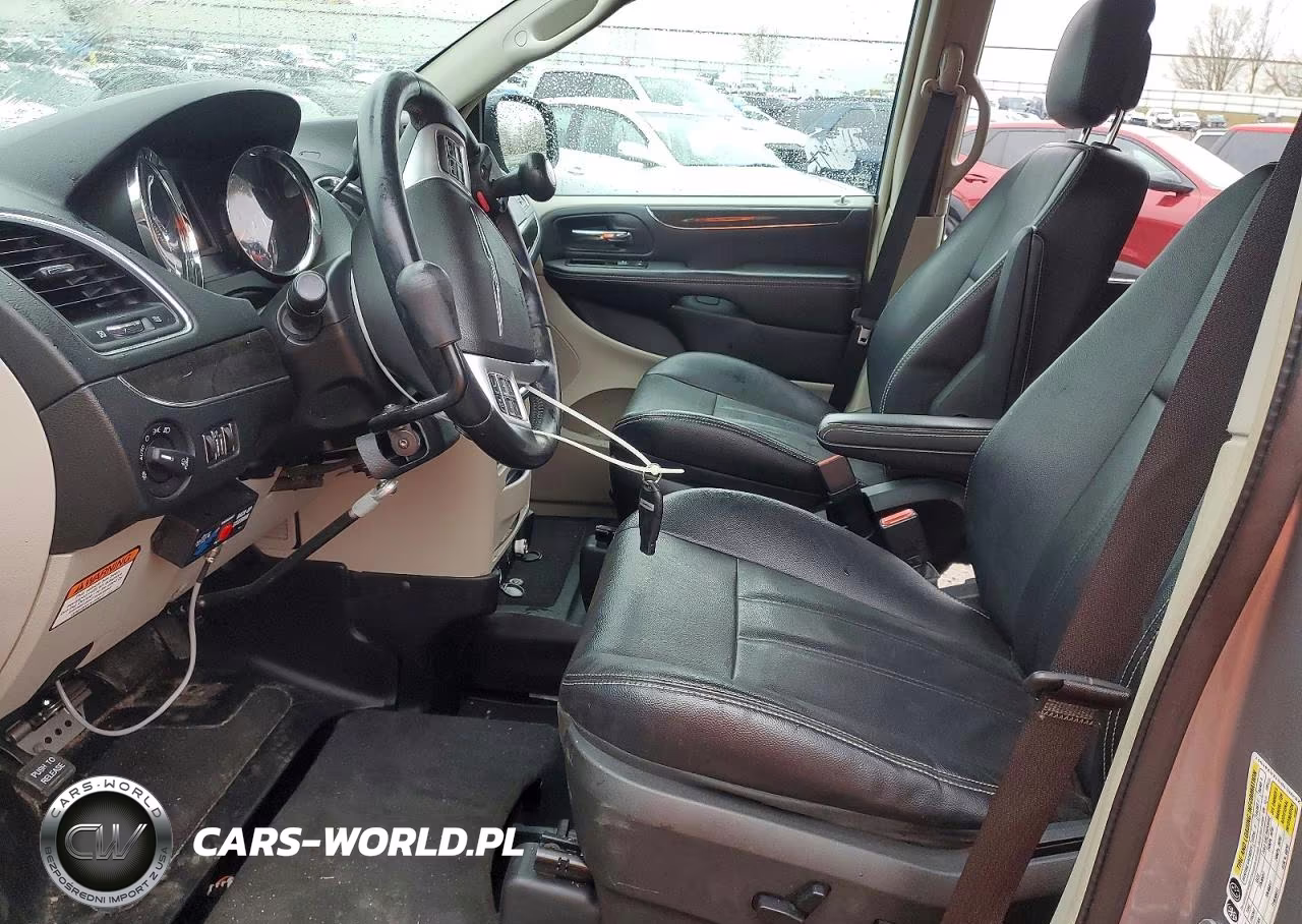 2014 Chrysler Town & Country Touring VIN:2C4RC1BG1ER246597 - 7