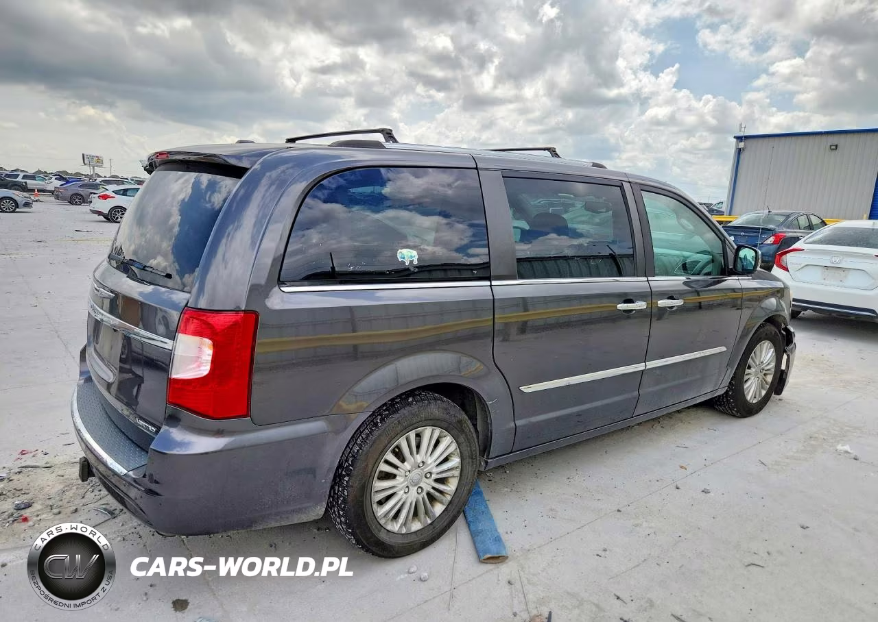 2015 Chrysler Town & Country Limited Platinum VIN:2C4RC1GG5FR603211 - 3