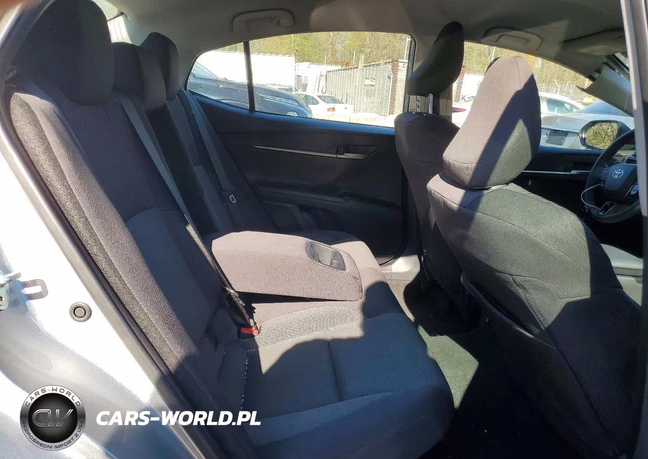2025 Toyota Camry Le VIN:4T1DAACK1SU595790 - 10