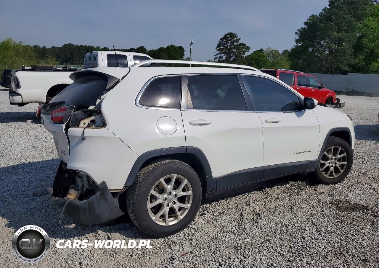 2017 Jeep Cherokee Latitude VIN:1C4PJLCB3HW641968 - 3