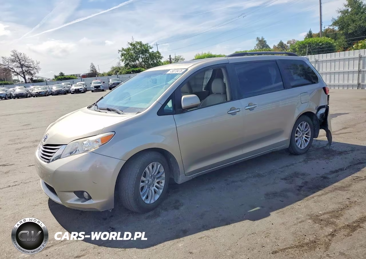 2015 Toyota Sienna Xle Premium 8-Passenger