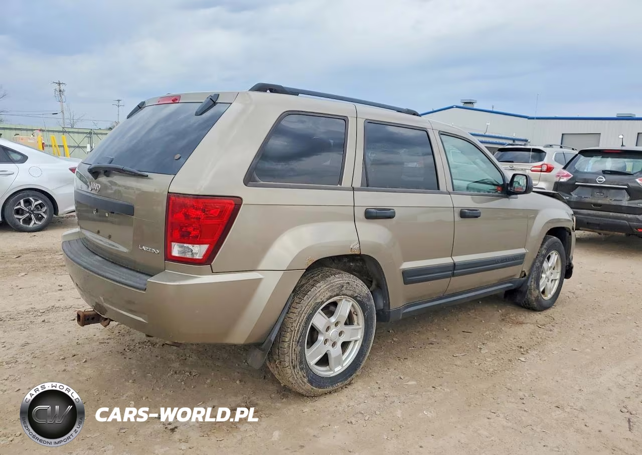 2005 Jeep Grand Cherokee Laredo VIN:1J4GR48K15C648979 - 3