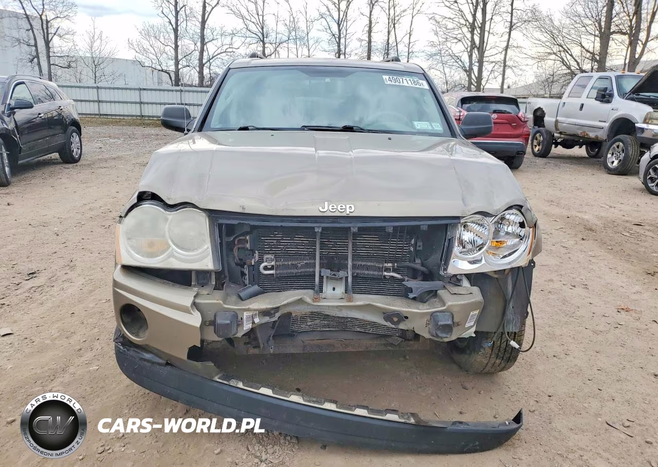 2005 Jeep Grand Cherokee Laredo VIN:1J4GR48K15C648979 - 5