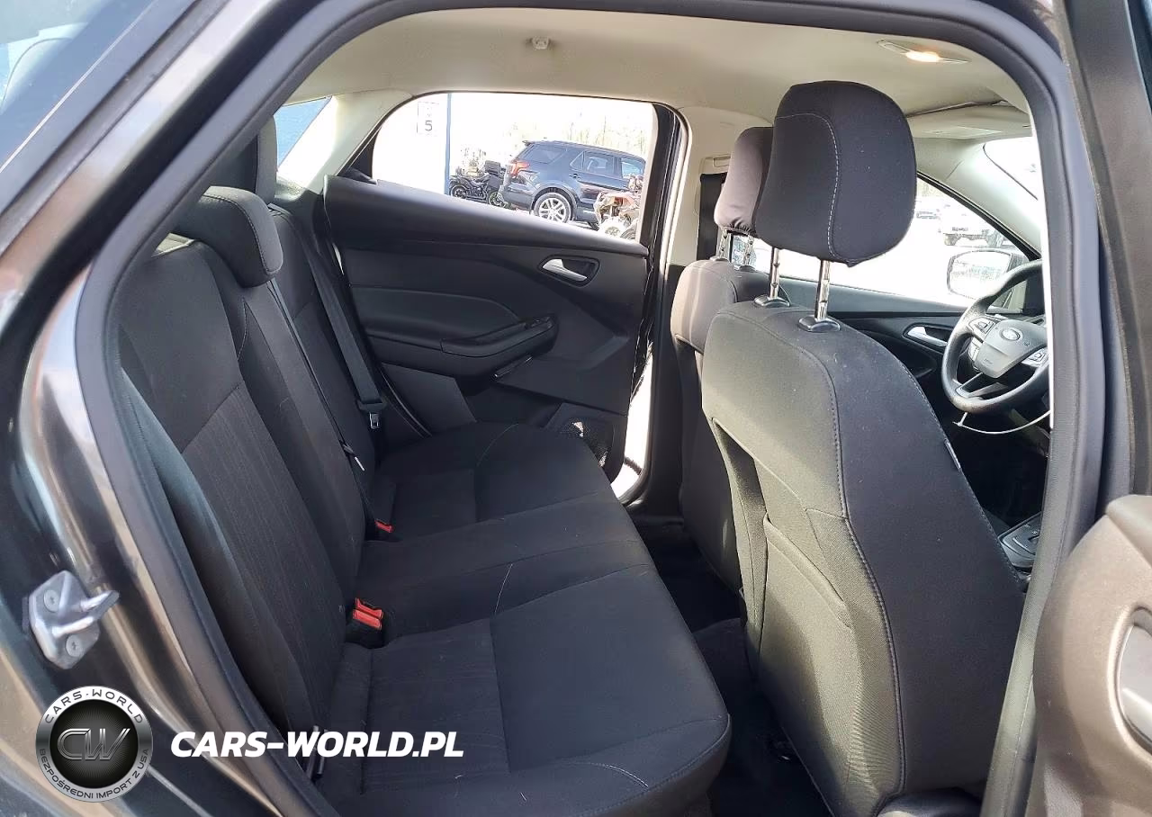 2018 Ford Focus Se VIN:1FADP3FE9JL221782 - 10