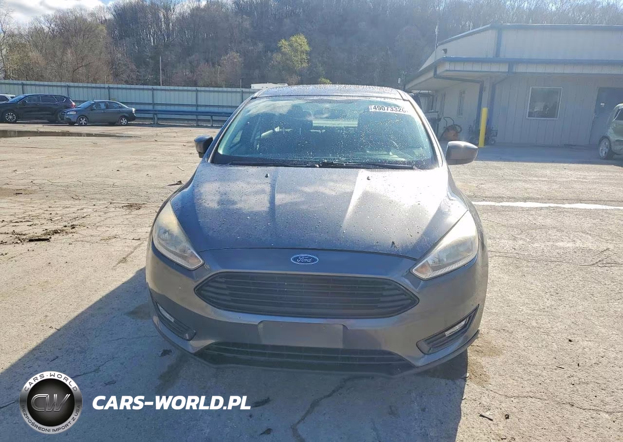 2018 Ford Focus Se VIN:1FADP3FE9JL221782 - 5