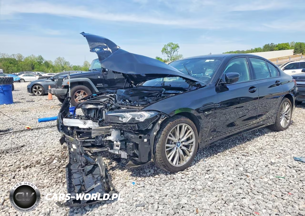 2023 BMW 330Xe – zdjęcie 1 z 12