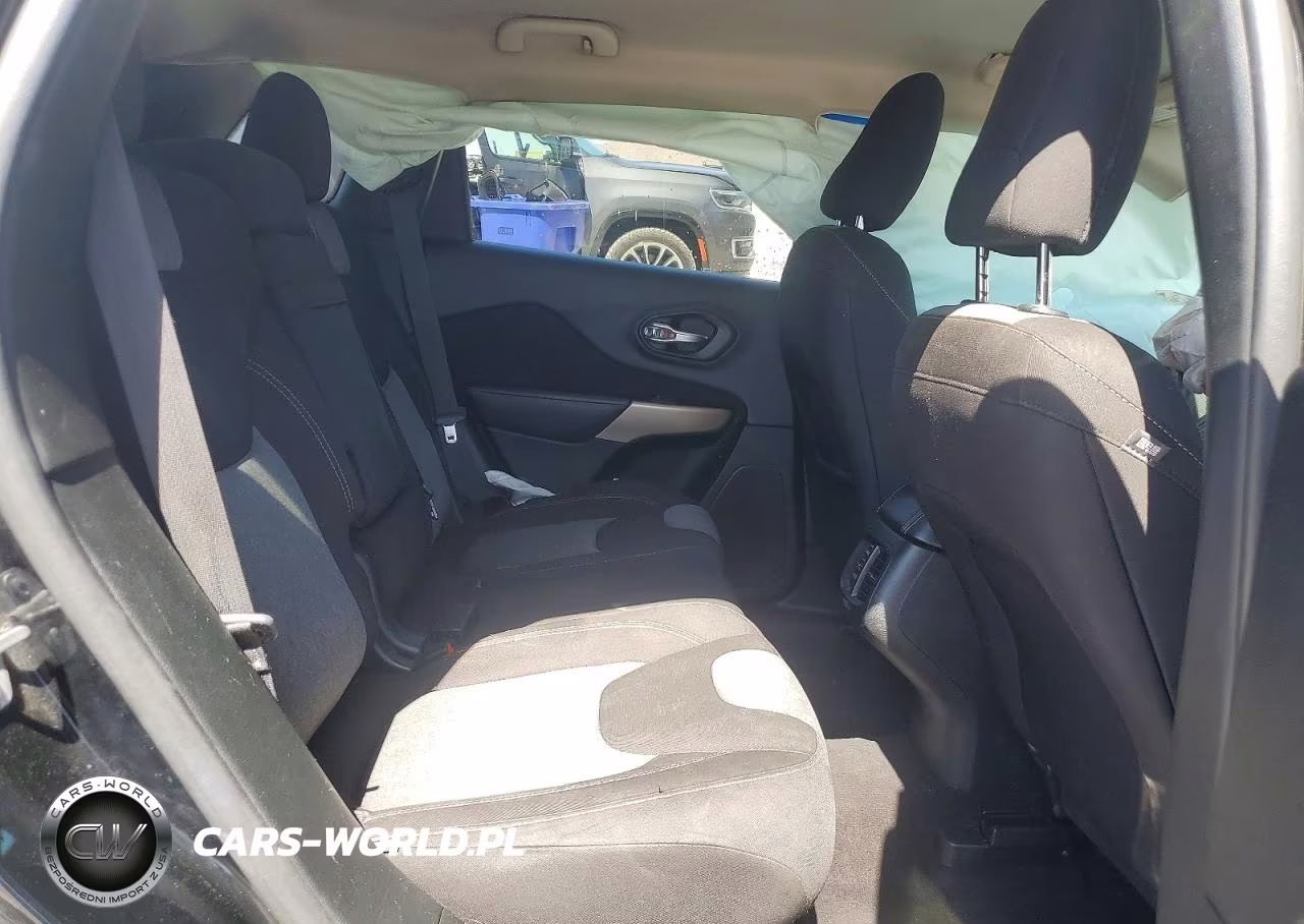 2018 Jeep Cherokee Latitude VIN:1C4PJMCXXJD532488 - 11