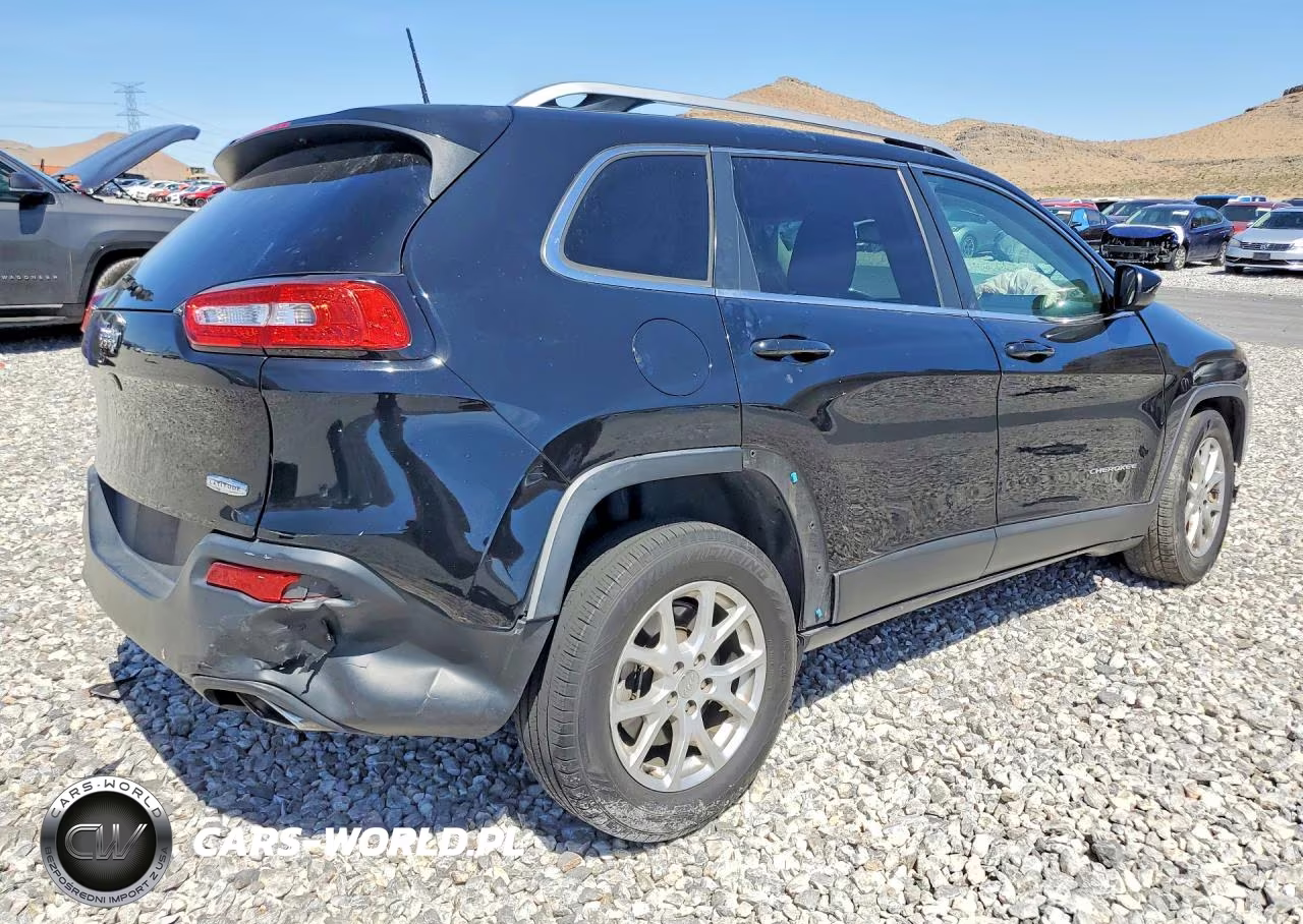 2018 Jeep Cherokee Latitude VIN:1C4PJMCXXJD532488 - 3