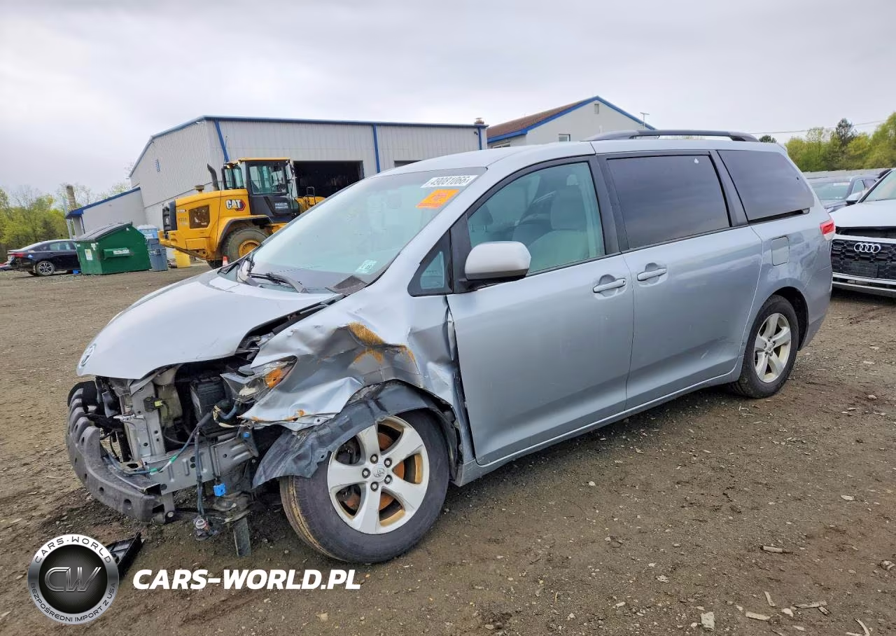 2014 Toyota Sienna Le 8-Passenger