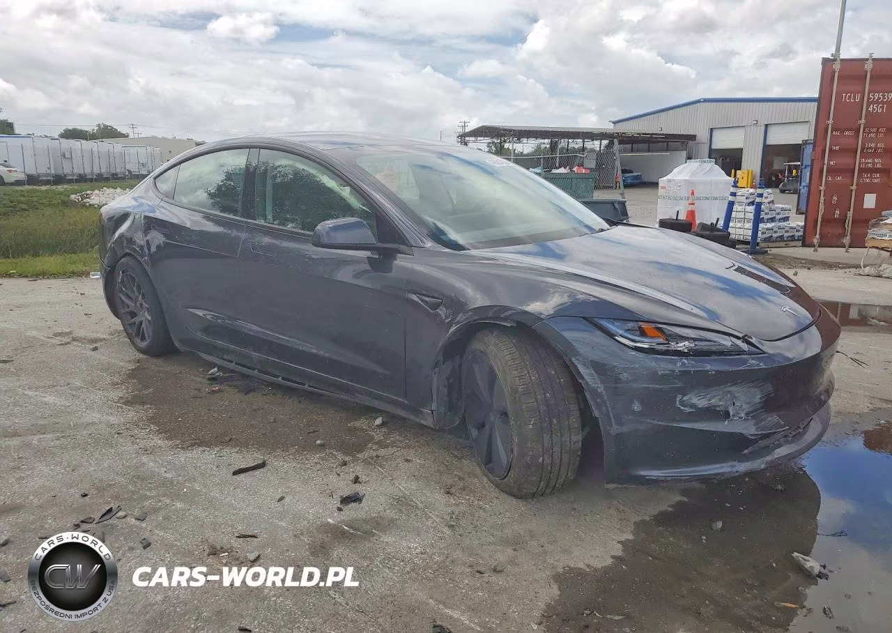 2025 Tesla Model 3 VIN:5YJ3E1EA1SF970823 - 4
