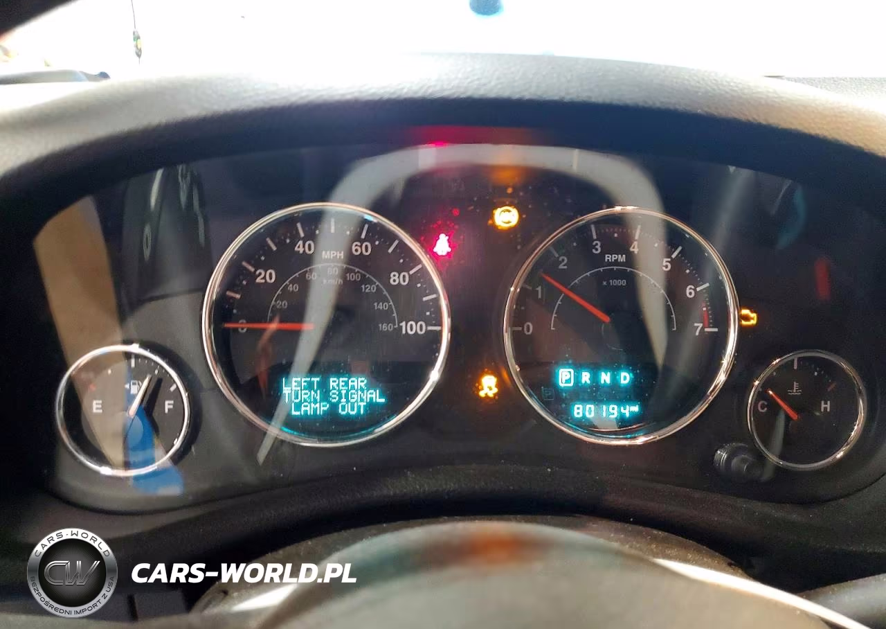 2018 Jeep Wrangler Unlimited Sahara VIN:1C4BJWEG7JL831848 - 9