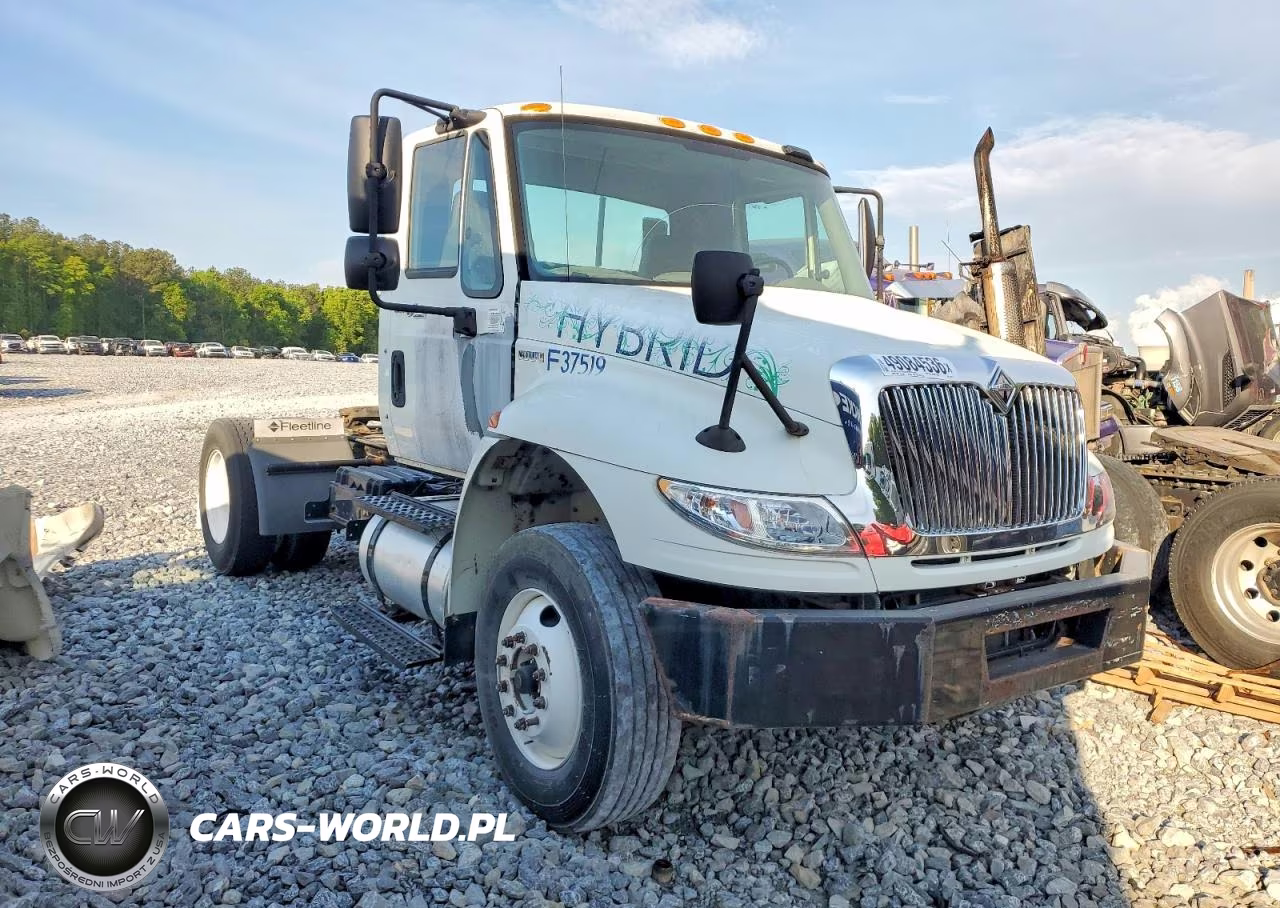 2010 International 4300 Semi Truck