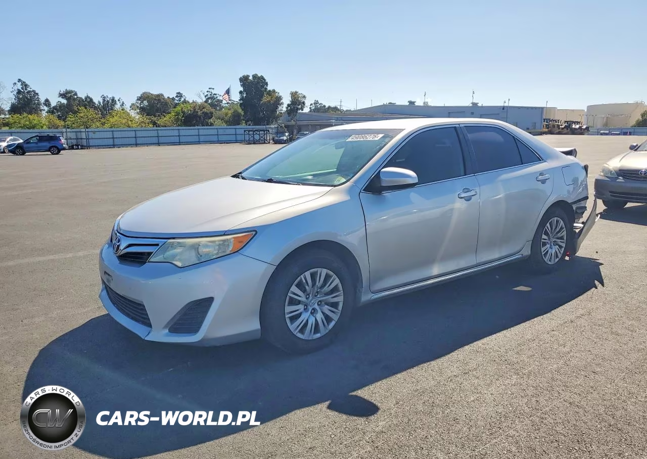 2012 Toyota Camry Le – zdjęcie 1 z 12