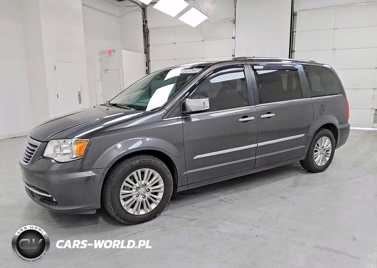 2015 Chrysler Town & Country Limited – zdjęcie 1 z 15