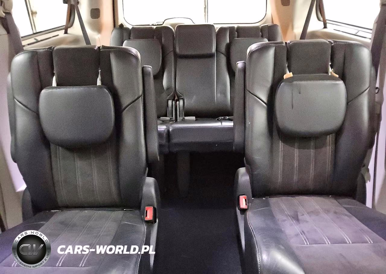 2015 Chrysler Town & Country Limited VIN:2C4RC1JG0FR742221 - 10